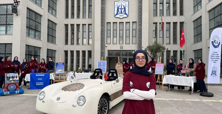 Kız Öğrenciler, İmam Hatip Geleneğini Teknolojiyle Yeniden Şekillendiriyor