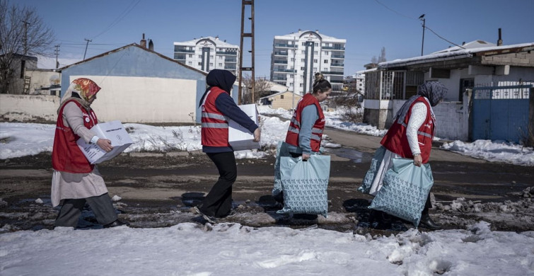 Kızılay Gönüllü Kadınları Bayramda Çocukları Güldürmeye Hazırlanıyor