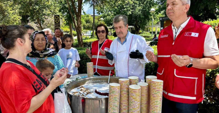 Kızılay, muharram ayı dolayısıyla 1000 kişilik aşure ikram etti