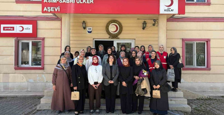 Kızılay'dan Anneler Günü'ne Özel Anlamlı Etkinlik