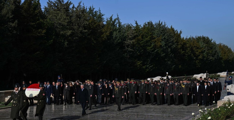 KKTC Büyükelçisi Korukoğlu, Anıtkabir'i Ziyaret Etti