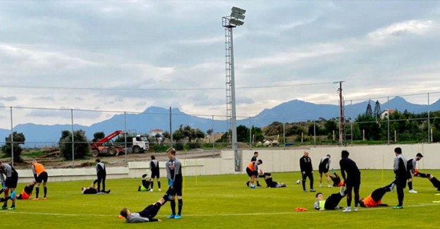 KKTC'de İlk Defa FIFA'ya Üye Takım Kampa Geldi!