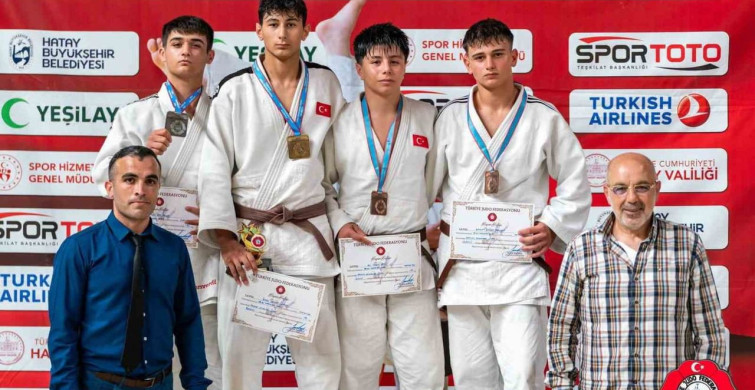 Kocaeli Büyükşehir Belediye Kağıtspor sporcuları uluslararası başarılar elde etti