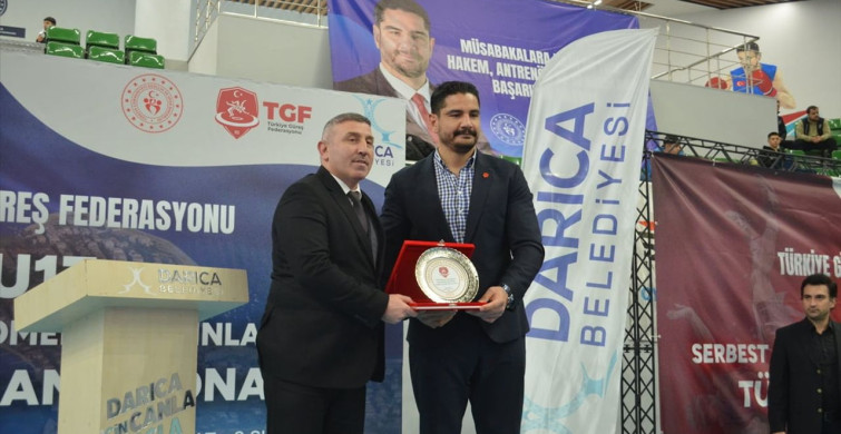Kocaeli'de 17 Yaş Altı Türkiye Güreş Şampiyonası Devam Ediyor