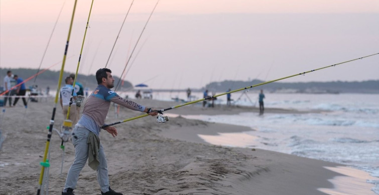 Kocaeli'de 8. Uluslararası Surfcasting Balık Tutma Yarışması Başladı