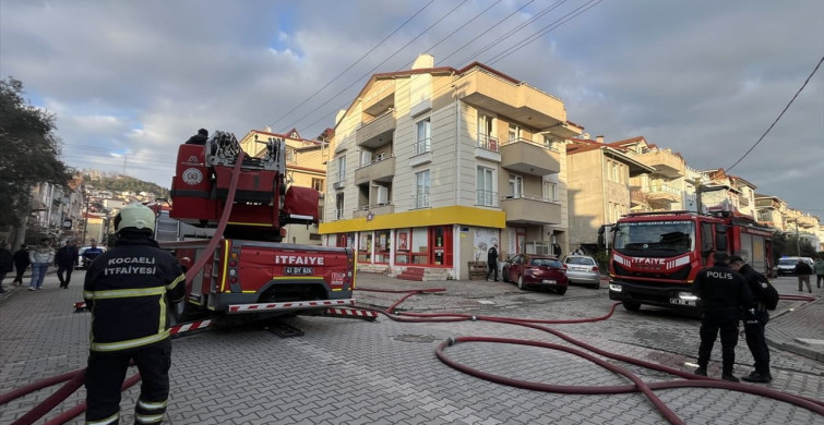 Kocaeli'de Apartman Yangını: 5 Kişi Dumandan Etkilendi