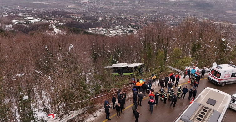 Kocaeli'de Belediye Otobüsü Devrildi, 39 Yaralı