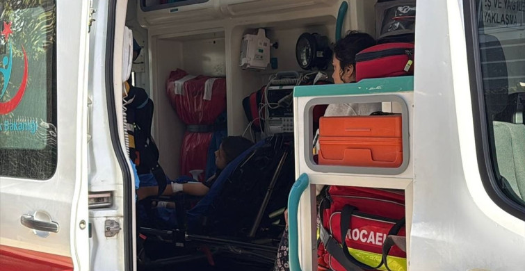 Kocaeli'de Çocuğun Bacağına İnşaat Demiri Saplandı