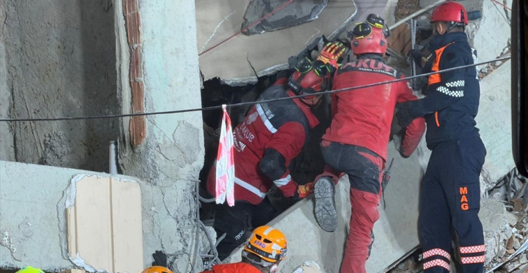 Kocaeli'de Çöken Binadan Sağ Kurtuluş: 18 Yaşındaki Dilara Bilir