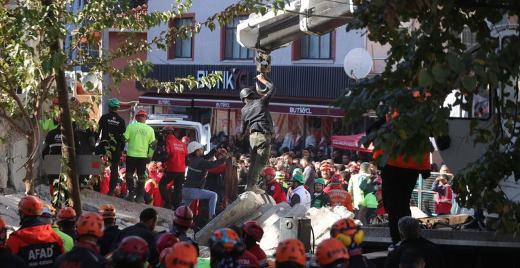 Kocaeli'de Çöken Binanın Enkazında İki Çocuk Cansız Bedeni Bulundu Kocaeli'de Çöken Binanın Enkazında İki Çocuk Cansız Bedeni Bulundu