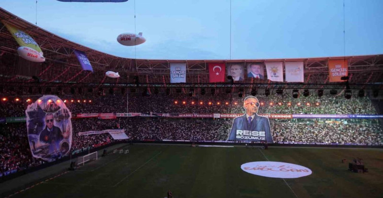 Kocaeli'de Dronlarla AK Parti ve Erdoğan Koreografisi