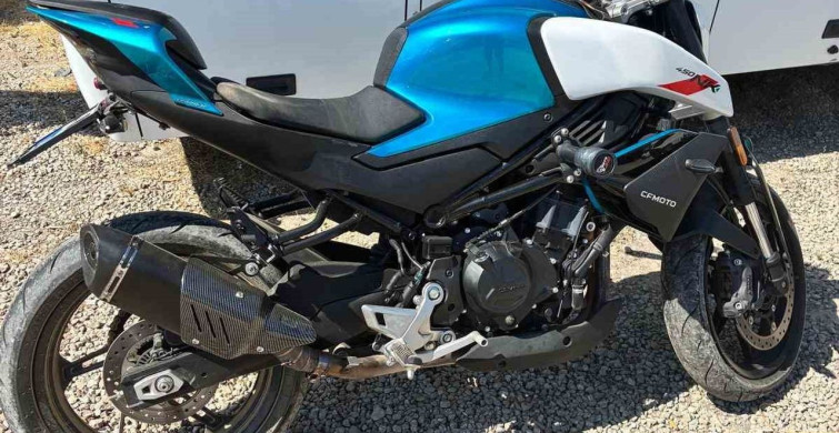 Kocaeli’de dur ihtarına uymayan motosikletli polise çarptı