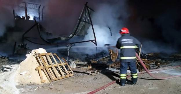 Kocaeli'de Fabrikada Yangın Çıktı