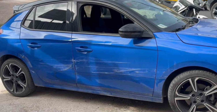 Kocaeli'de Freni Tutmayan Araç Bariyerlere Çarptı