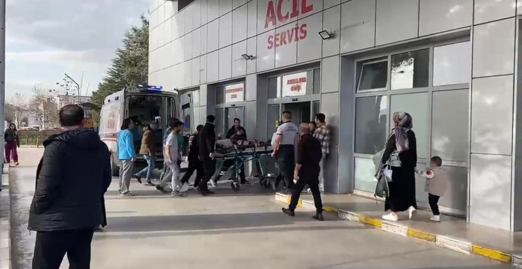 Kocaeli'de inşaat işçileri iskeleden düştü, hastaneye kaldırıldı
