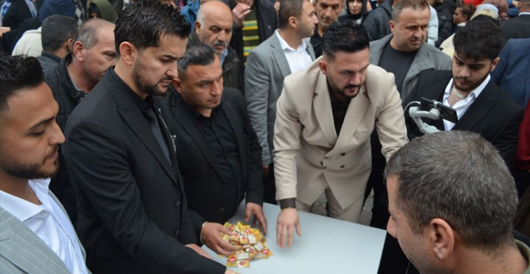 Kocaeli'de Kuyumcu Açılışında Yoğun Katılım Kocaeli'de Kuyumcu Açılışında Yoğun Katılım