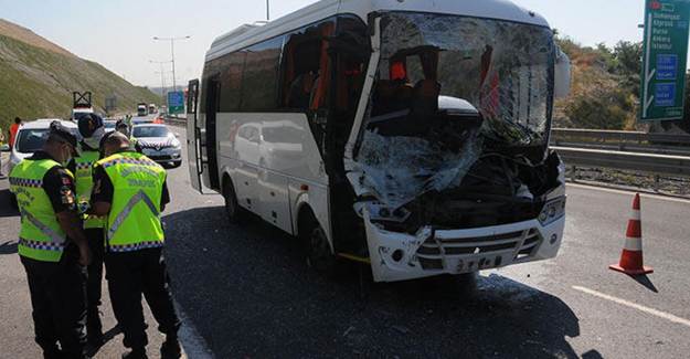 Kocaeli'de Midibüsü, Kamyona Çarptı: 13 Kişi Yaralı