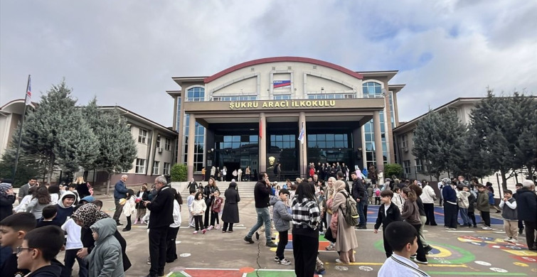 Kocaeli'de Okul Deposunda Yangın Paniği