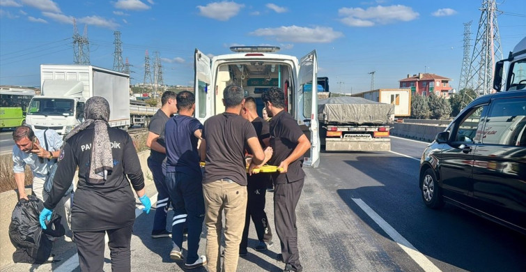 Kocaeli'de Otomobil Devrildi: 3 Yaralı Var