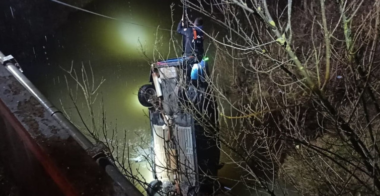 Kocaeli'de Otomobilin Çaya Düşmesi Sonucu Baba ve Oğul Hayatını Kaybetti