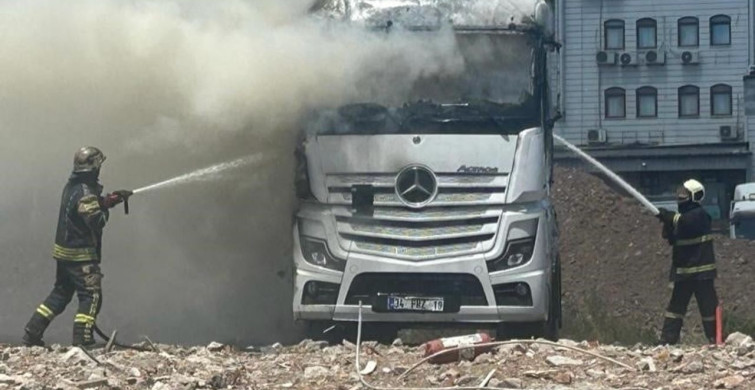 Kocaeli'de park halindeki çekici yangın çıktı
