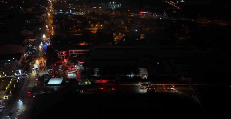 Kocaeli'de Raf İmalat Fabrikasında Yangın