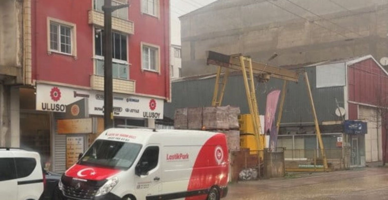 Kocaeli'de Sağanak Yağış Alt Geçidi Su Bastı