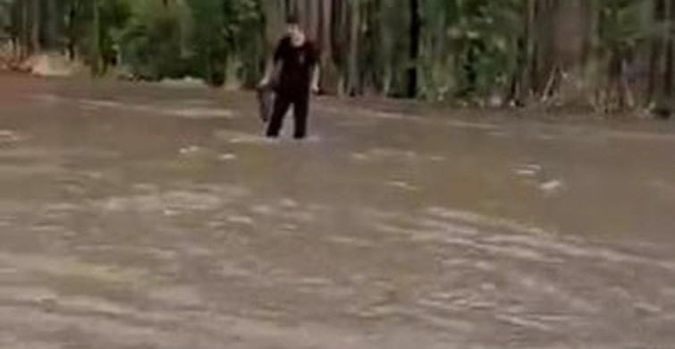 Kocaeli’de sağanak yağış yolları göle çevirdi