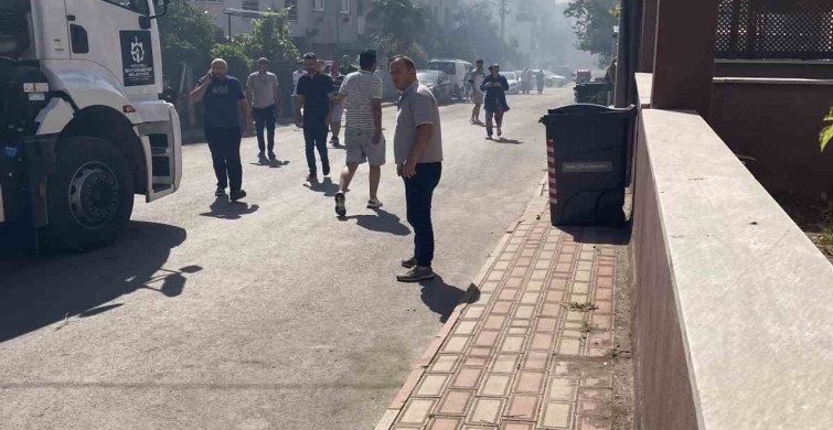 Kocaeli’de saman yüklü tırda çıkan yangın mahalleyi tehdit etti