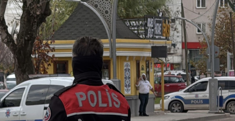 Kocaeli'de Taksi Durağında İntihar Girişimi