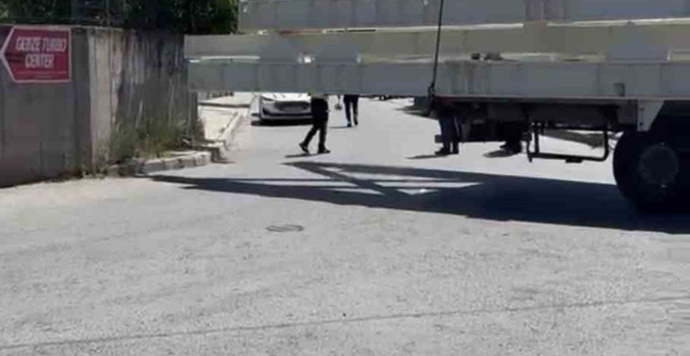 Kocaeli'de tırın dorsesi ile bahçe duvarı arasında kalan 16 yaşındaki yaya hayatını kaybetti