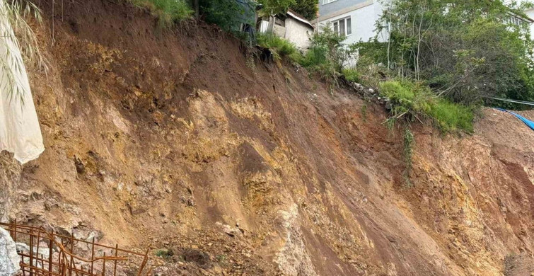 Kocaeli'de Toprak Kayması: 5 Bina Tahliye Edildi