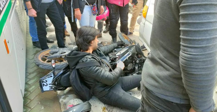 Kocaeli’de Tramvay Çarpan Sürücü Son Anda Kazadan Kurtuldu