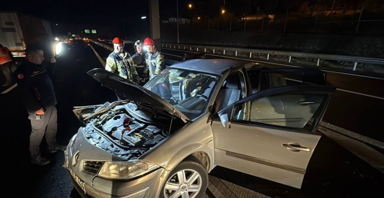 Kocaeli'de Üç Araçla Gerçekleşen Trafik Kazasında Altı Kişi Yaralandı