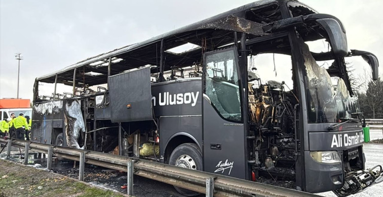 Kocaeli'de Yolcu Otobüsü Yangınında Kullanılamaz Hale Geldi