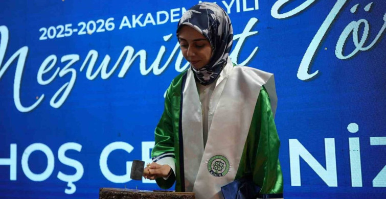 Kocaeli'deki tek psikoloji bölümü ilk mezunlarını verdi: üçüncü lisansında üniversite birincisi oldu