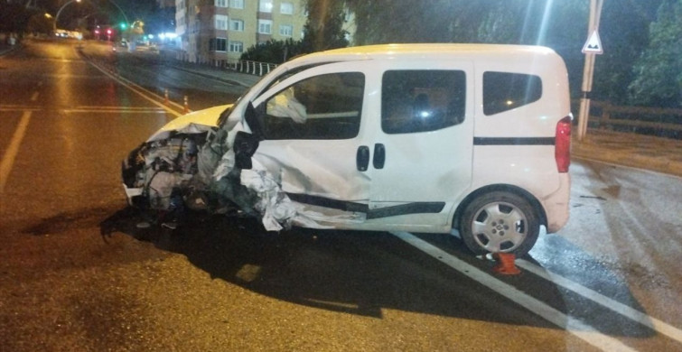 Kocaeli'deki Trafik Kazasında İki Yaralı