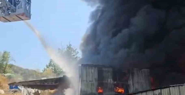 Kocaeli'nin Körfez ilçesinde iş yerinde yangın çıktı