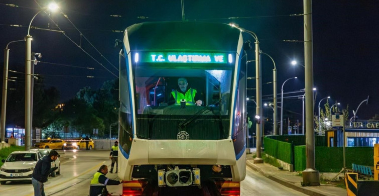 Kocaeli'nin Yenilenen Tramvay Filosu Raylara İndirildi