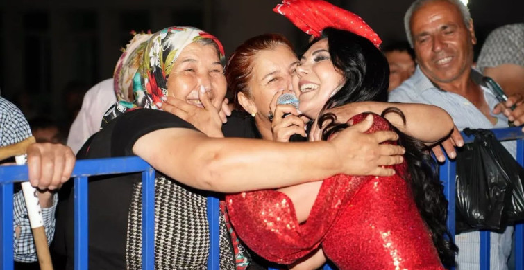 Koçarlı'da çam fıstığı festivali ayşe dinçer konseriyle taçlandı