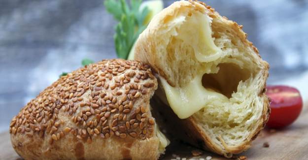 Kolay Kaşarlı Poğaça Nasıl Yapılır? Kaşarlı Poğaça Tarifi