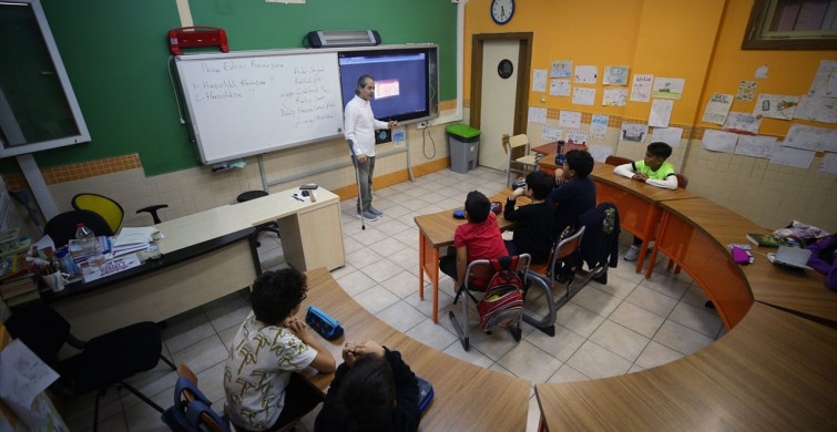 Koltuk Değnekli Öğretmenin Azmi: Mustafa Süt