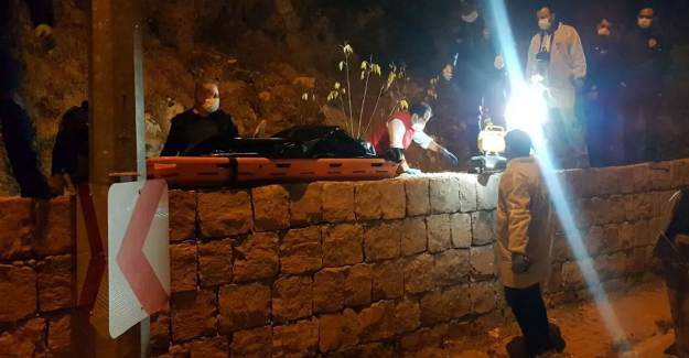 Komşusunun Başını Taşla Ezdi, Cesedi Tepeden Aşağı Attı