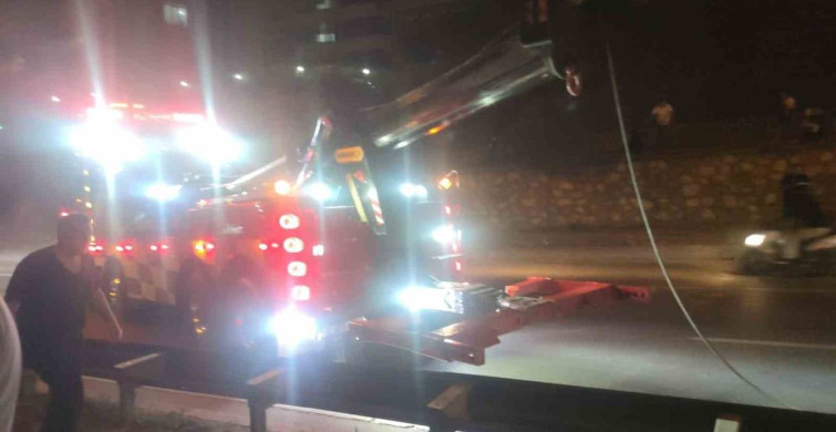 Kontrolden Çıkan Tır Trafiği Alt Üst Etti