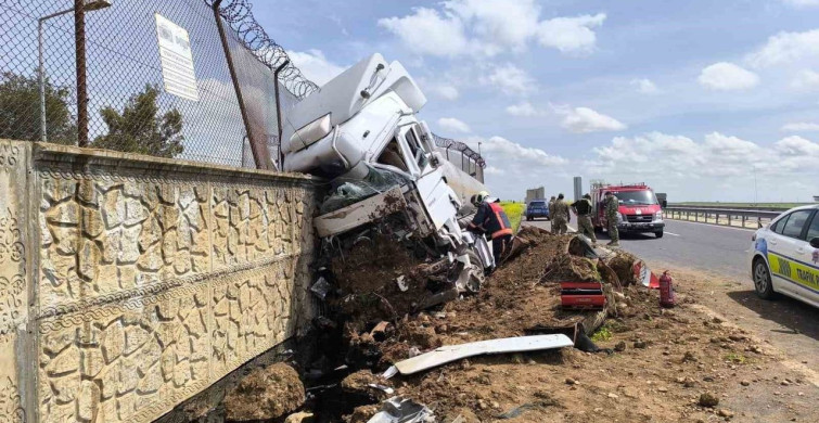 Kontrolden Çıkan Yakıt Tankeri Nusaybin'de Kaza Yaptı