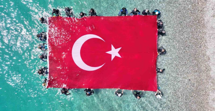 Konyaaltı Sahili'nde Deniz ve Kıyı Temizliği Etkinliği