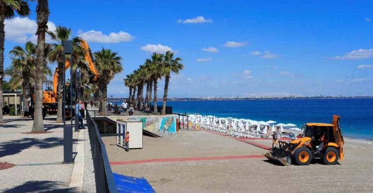 Konyaaltı Sahili’nde Yaz Sezonu İçin Hazırlıklar Başladı