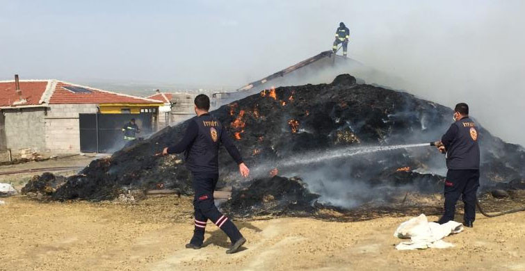 Konya’da 3 Bin 500 Balya Saman Yanıp Kül Oldu