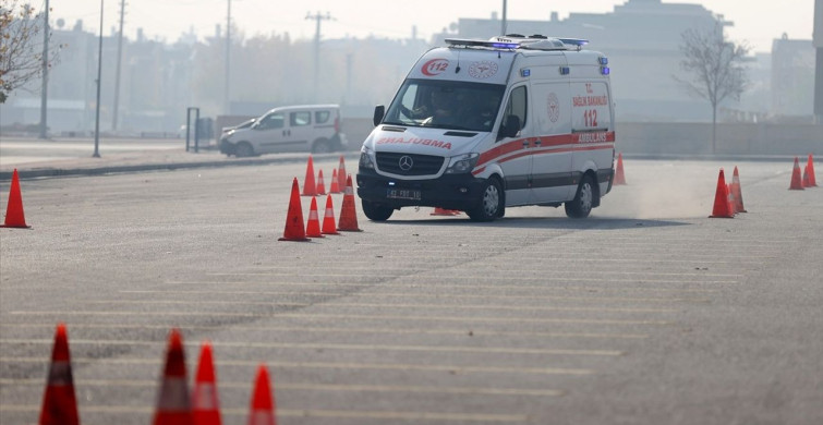 Konya'da Ambulans Rallisi Düzenlendi