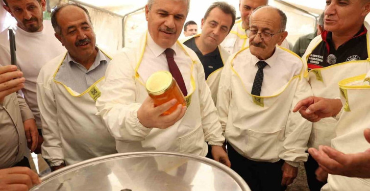 Konya'da geleneksel bal hasadı programı düzenlendi